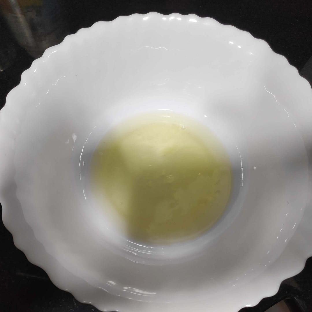 un bol con claras de huevo
