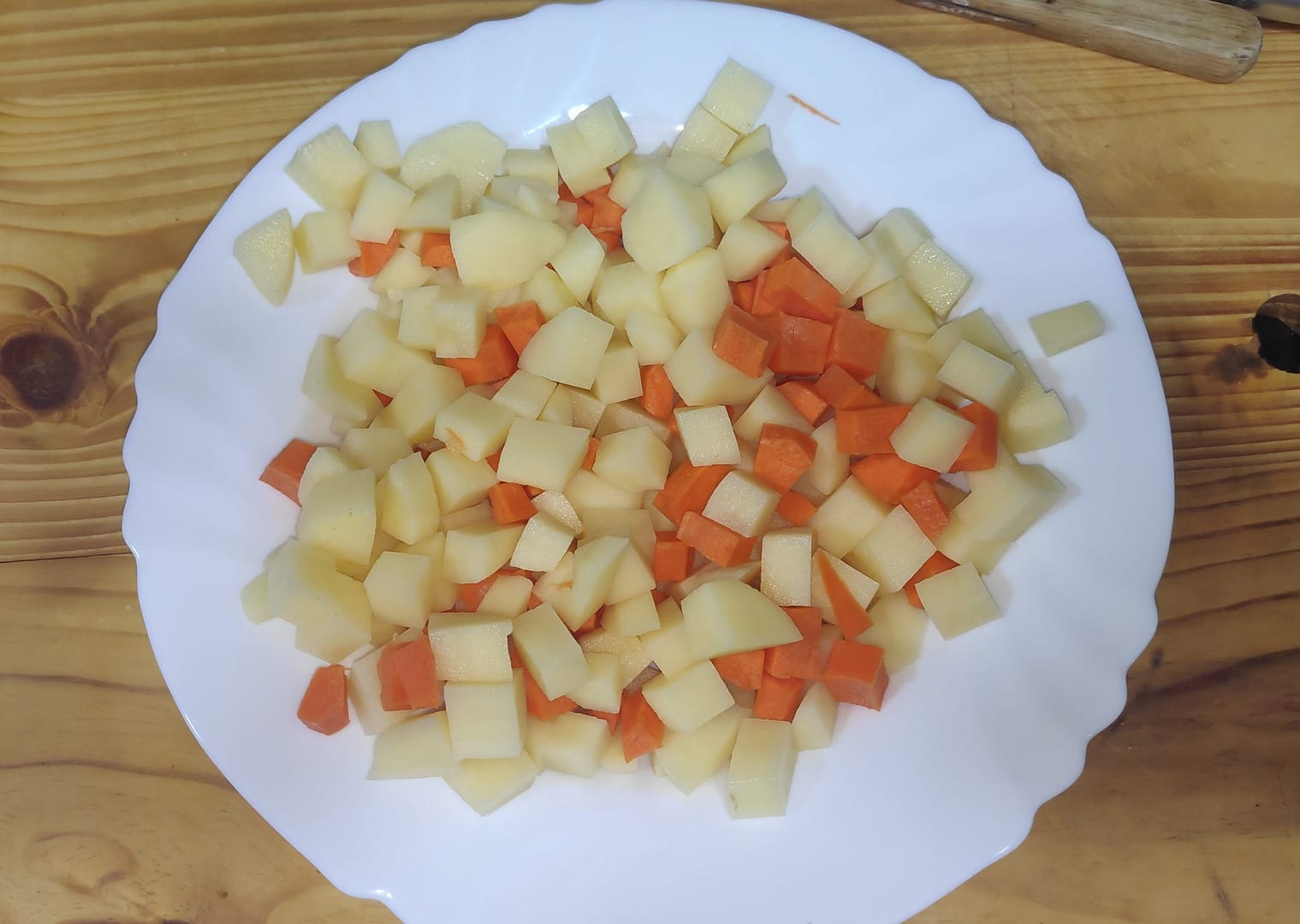 patata y zanahoria cruda cortada