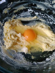 un huevo en la masa