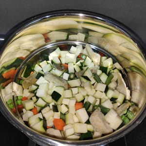 verduras cocidas y escurridas en una cazuela