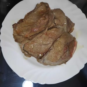 carne en un plato