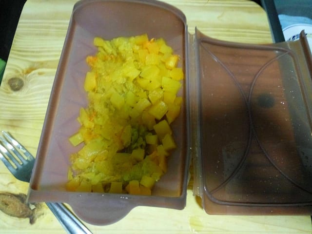 in the silicone case, steamed pumpkin to make the cake
