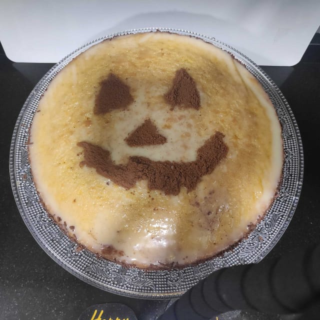 Halloween cake without decorations