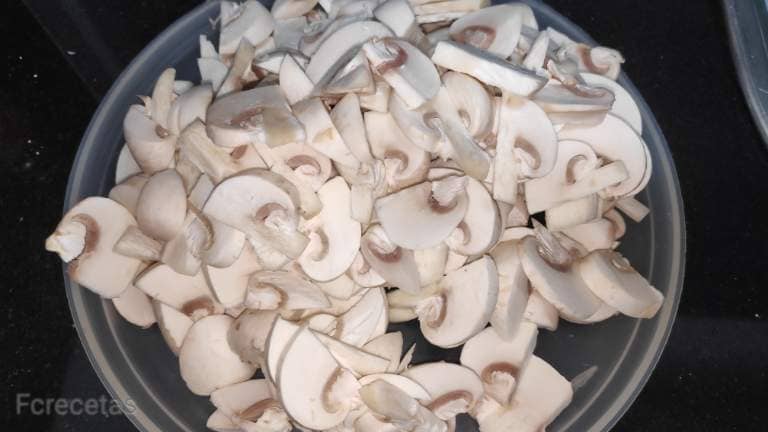 sliced ​​mushrooms