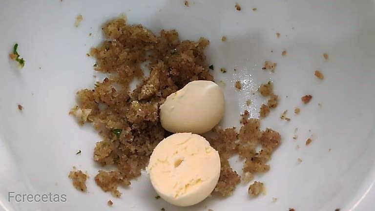 egg yolk added to mince